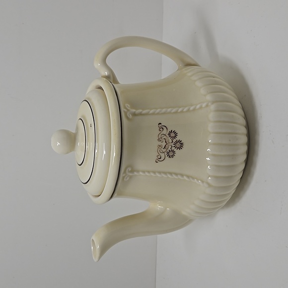 Vintage Porcelier Teapot BEAUTIFUL - Picture 2 of 7